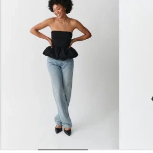 Topp med volang - Super fin topp från gina andvänd 2 gånger. Nypris 329kr. Skriv för fler frågor