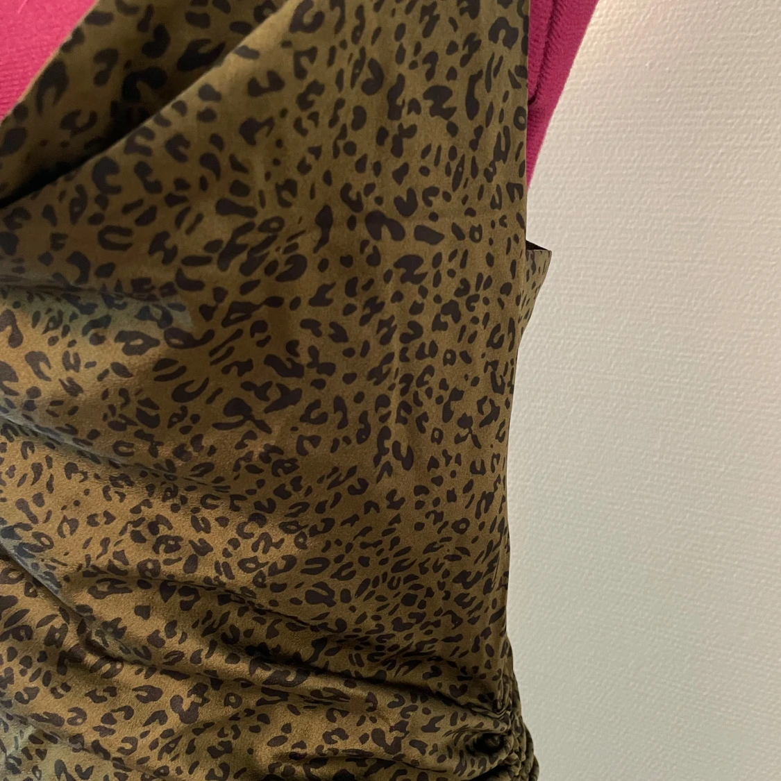 Leopardmönstrad klänning