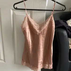 oandvänd silk line med spets från Intimissimi!