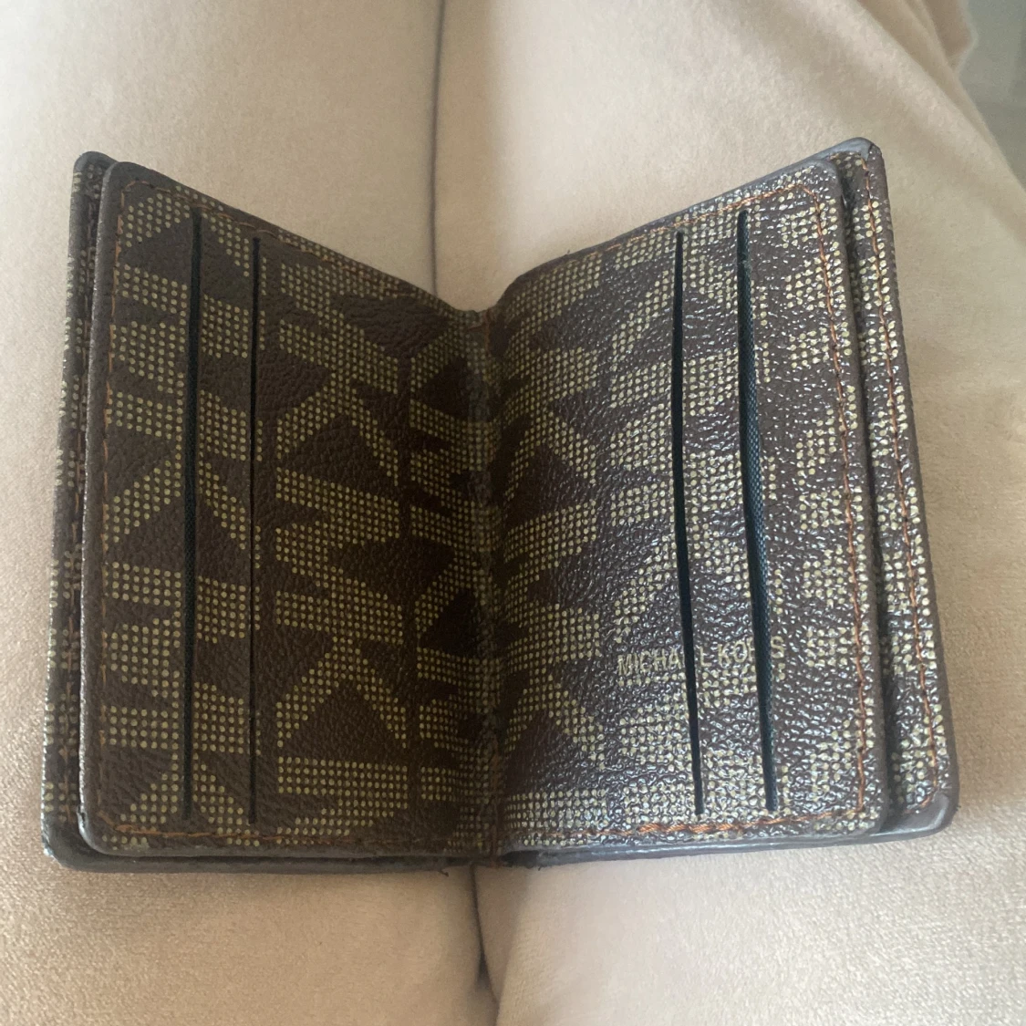 Orginal priset är 500kr men säljer den för 300kr - 91