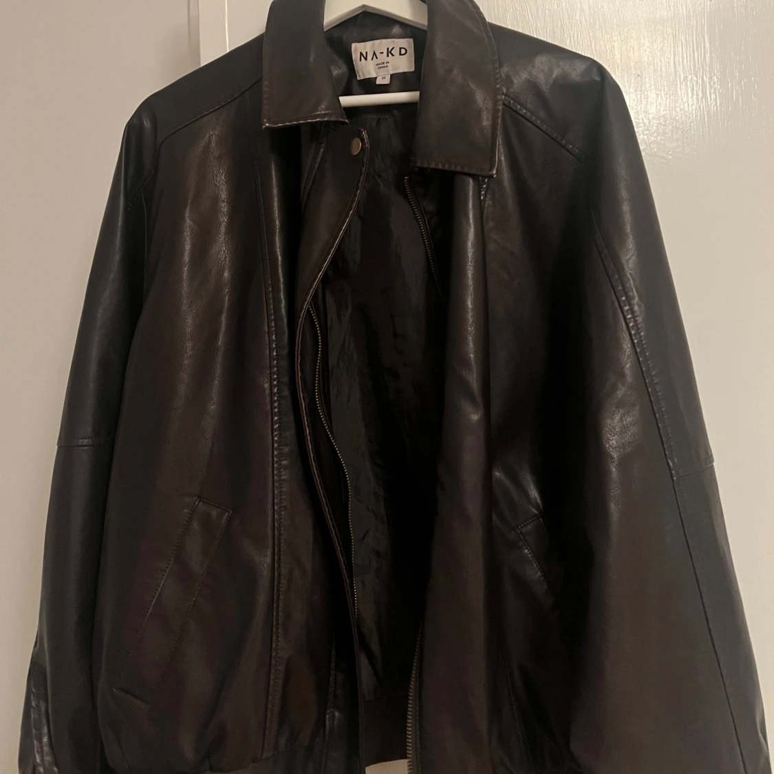 Brun skinnjacka från Moa Mattson X NA-KD - 90