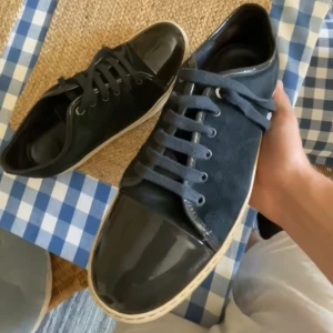 Mörkblå lanvins - Säljer nu dessa sjukt feta mörkblå lanvins i storlek uk 9 passar cirka 43-44  Väldigt fint skick overall og box tillkommer vid fler frågor/intresse pm pris 2299