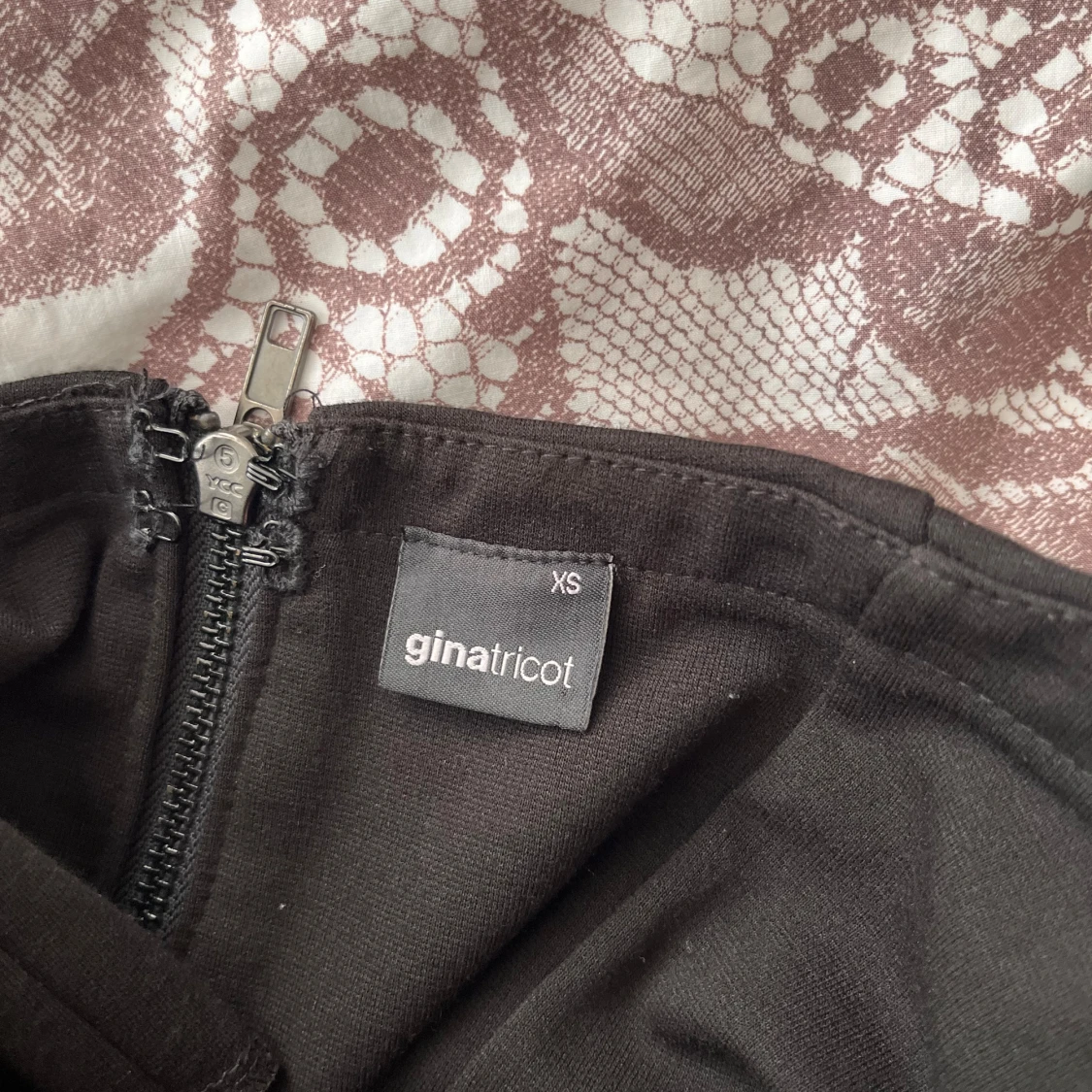 Fin festklänning från Gina Tricot  - 91