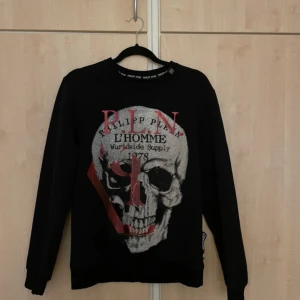 En Philipp plein tröja  - Den helt ny Philipp plein tröja utan prislapp 