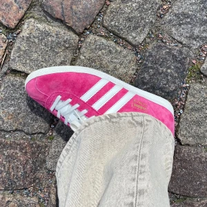 Nya gazelle rosa - Helt nya gazelle, som tyvärr är för små😭  Så snygga och färgen är dröm! 