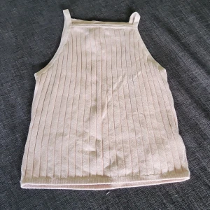 Linne - Superfint gammelrosa linne från H&M i storlek S. Säljer då jag inte använder den längre.  (Pris går att diskutera) 