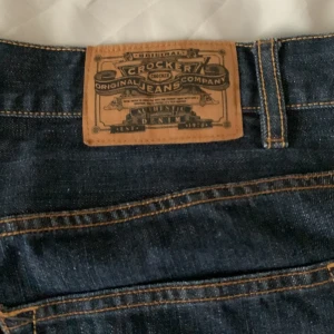 Crocker jeans - Äkta crocker jeans modell 312 Regular 32/32 Nyskick🌸 Mörkblå jeans med jättebra och starkt material!