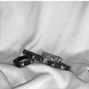 Armband - Sjukt fina armband. Ett för 99kr och två för 169kr Finns bara svarta inne. Modell 006