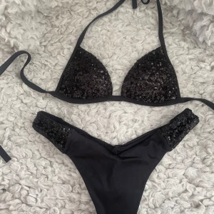 Calzedonia bikini set - Säljer detta oanvända bikini sättet från calzedonia i storlek s/xs. 🌸