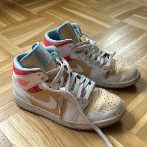 Jordans i nyskick - Säljer mina super coola jordans då dom inte kommer till ansvändning längre:( dom är bara använda några få gånger. Pris går absolut att diskutera!