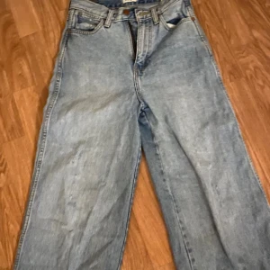 Jeans  - Oanvända st 26
