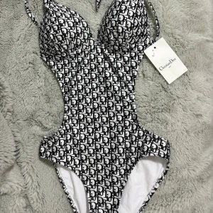 Dior liknande baddräkt  - Ursnygg helt ny Dior baddräkt 