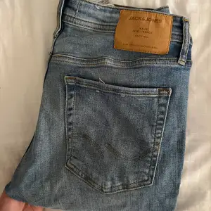Jätte fina jeans , storlek 32 Vi kan alltid diskutera pris 🍉!