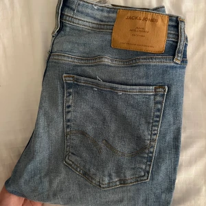 Jack & Jones . Slim - Jätte fina jeans , storlek 32 Vi kan alltid diskutera pris 🍉!