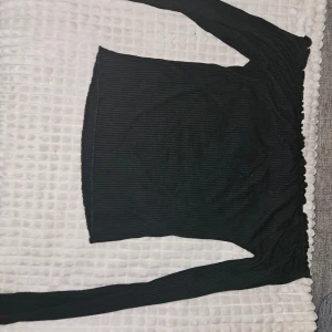 Of shoulder tröja  - Svart S 