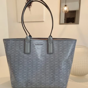 Michael kors väska  - Michael kors väska i fint skick, kite använd 