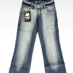 Skit snygga jeans  Innerbenalängd: 81cm Midjemått: 36cm