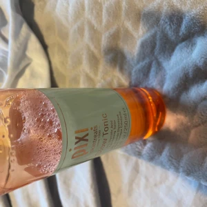 Pixi glow toner - Säljer för jag inte använder längre! Nypris runt 280kr det är ungefär 70% kvar!