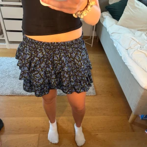 Blommig kjol - Fin kjol från italien