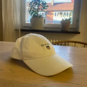 Gant keps - Vit keps från Gant! Hyfsat skick!