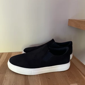 Selected Homme skor - Säljer dessa stilrena sommarskor från selected homme. Nypris 1399kr. 