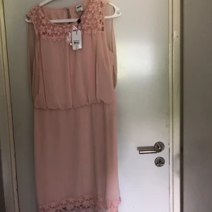 Klänning - Large, Vero Moda, säljs för 100 kr.
