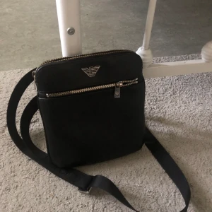 Armani väska  - Skön väska 