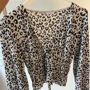 Jätte snygg tröja från zara i leopard mönster 