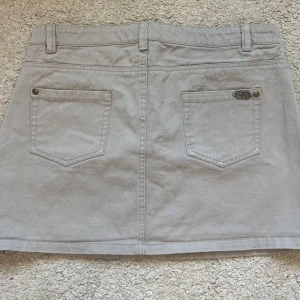 Jeanskjol  - Super fin kort lågmidjad jeans kjol (den är i storlek 170 men sitter som en xs/small)