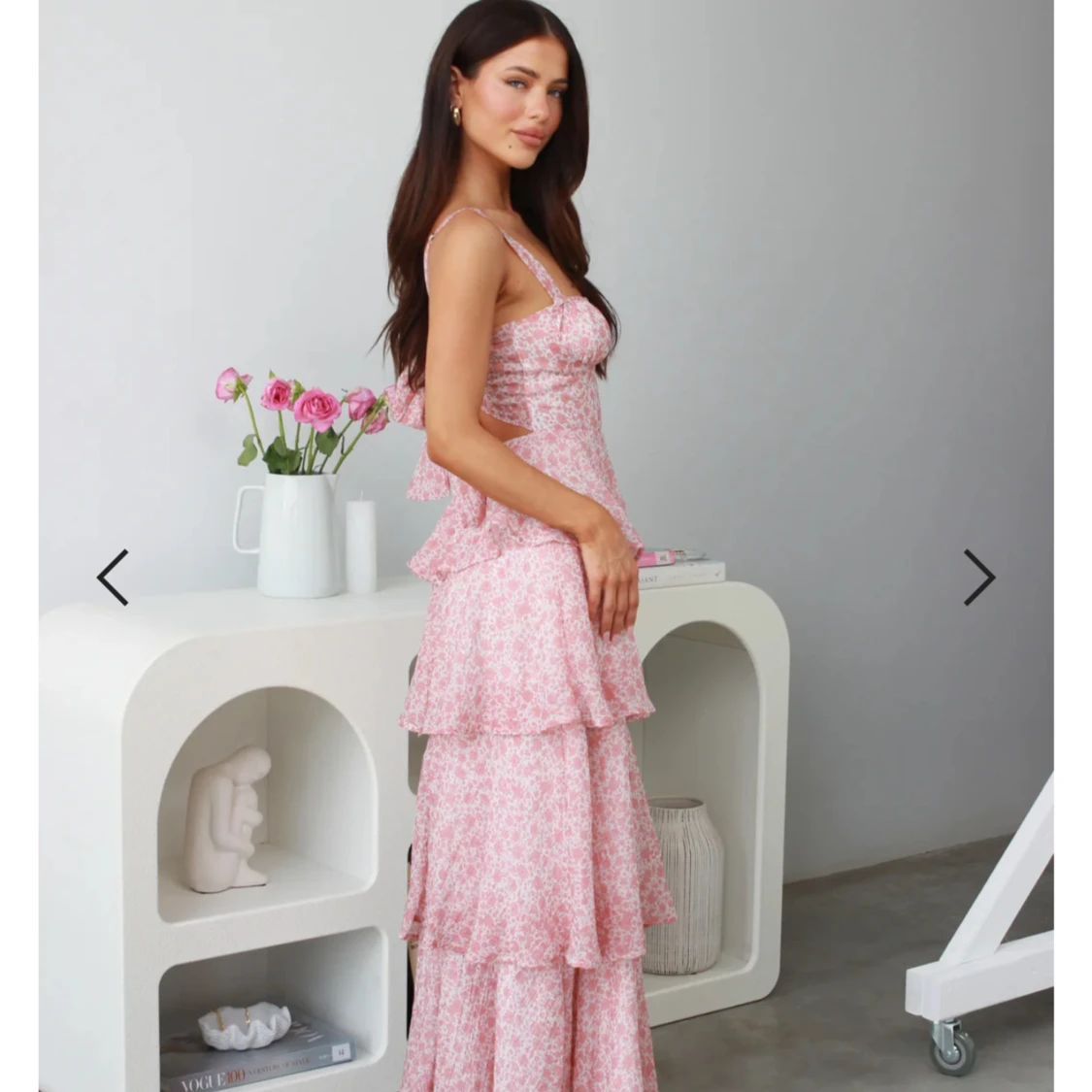 Rosa blommig volangklänning  - 90