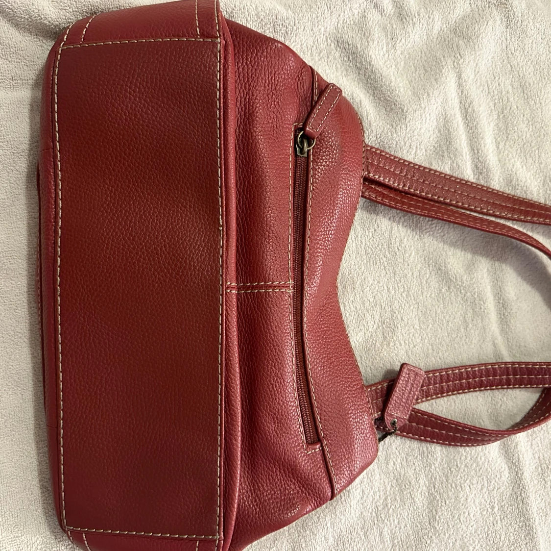 Röd vintage läderväska