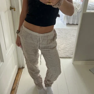 linnebyxor  - säljer dessa skit snygga linnebyxor från design by si. knappt använda alls och har inga defekter🩷🩷nypris 500, säljer för 280!
