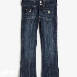 Hm jeans  - Jag är 150, dessa är strlk 146 och de passar mig. Kom priv för mer bilder på osv. Går inte att köpa längre. Bra skick men kan tänkas sänka pris 