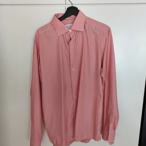 Eton skjorta  - 43 Slim 17 i storlek, som en XL. Väldigt sparsamt använd.