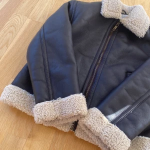 Säljer denna för 100kr. Priset kan diskuteras. - Säljer denna då jag växt ur från den.