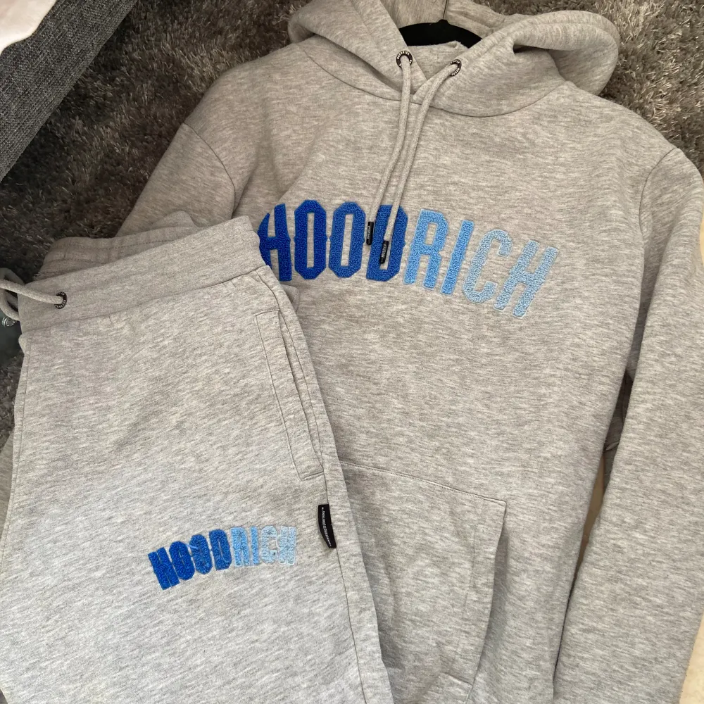 Storlek M inga defekter alls använd väldigt få gånger, 600kr är mitt pris då den ej säljs längre hör av er vid vidare intresse🤝. Hoodies.