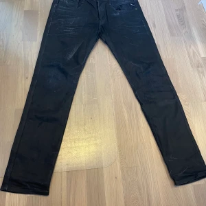 Replay Anbass Jeans  - Säljer dessa otroligt snygga jeans från Replay. De är i väldigt fint skick och har knappt använts. Hör av er om ni har några frågor eller funderingar!//NB