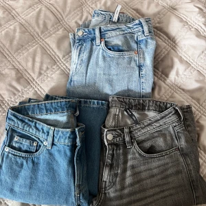 Low Waits arrow  - Säljer nu mina weekday jeans då det inte riktigt är min stil längre! Strl 27:32 i ljusblå och grå, 26:32 i de mörkblå! Hör av er om ni har fler frågor 💓 200 kr styck & köparen står för frakten!💓