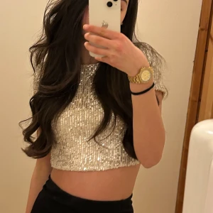 Paljett tröja  - jätte fin färg och shine ✨. Använd 1 gång. 