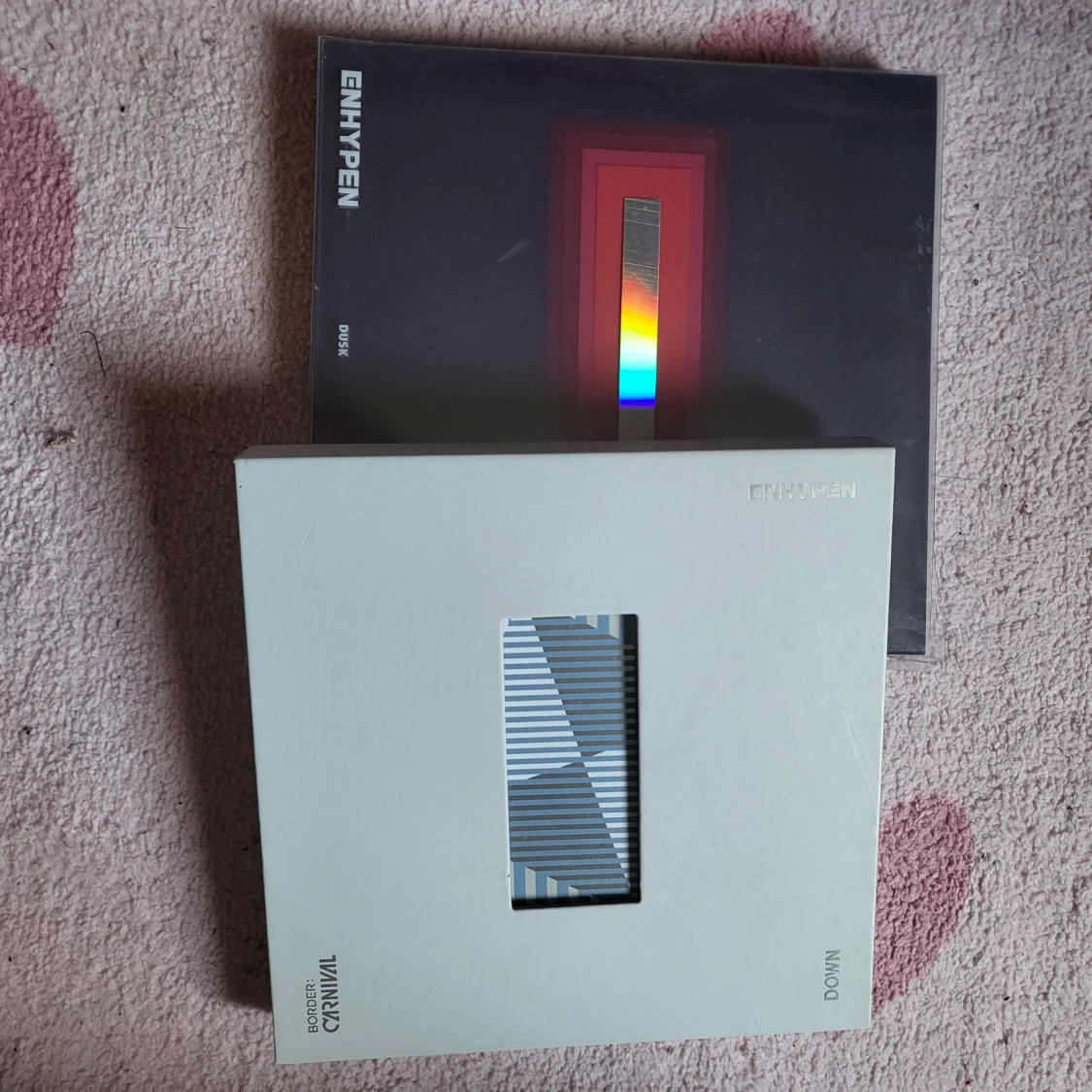 säljer Enhypen album (2st)