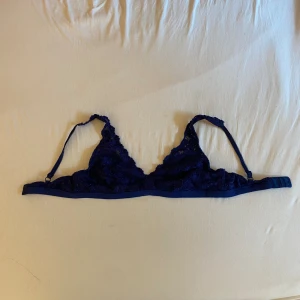 Blå BH topp - Blå spetts bh topp från Cubus i strl S