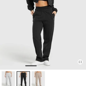 Gymshark byxor  - Säljer dessa oanvända byxorna från Gymshark då dom var för stora för mig 💗 uppsydda några cm då dom var väldigt långa. Nypris 549kr 
