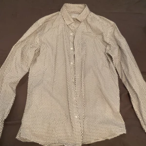 Selected herr skjorta  - Jag säljer denna Selected skjorta eftersom den inte kommer till användning, mycket bra skick!