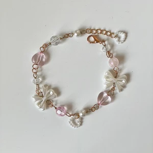 Handgjort armband 🎀  - Tryck på köp nu om du vill köpa och kontakta om du har frågor❤️🎀