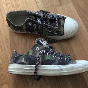 Converse skor - Säljer denna supersnygga skorn med leopard mönster från converse! 🤩🙌🏽Storlek 37.5  Priset kan diskuteras 💕💕