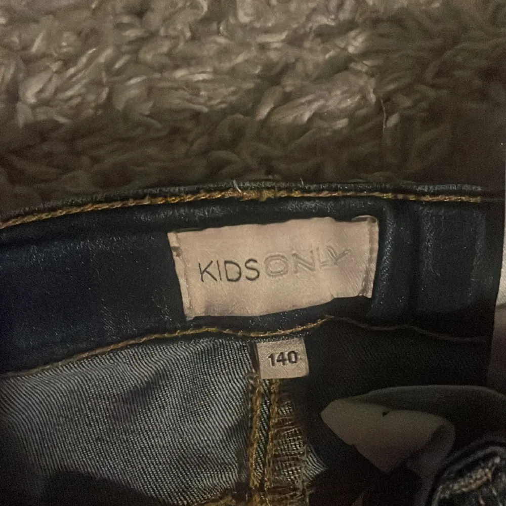 Bootcut jeans marinblå från kidsonly köparen står för frakten 😄. Jeans & Byxor.