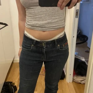Lågmidjade jeans  - Lågmidjade jeans som inte används, passar xs-s, pris kan diskuteras vid snabb affär 💓