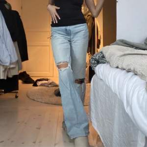 Jätte snygga jeans från zara!💞 Det går bra att trycka på ”Köp nu”