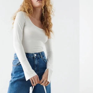 Tröja - Säljer denna tröja från gina tricot som är väldigt populär! Använd 1 gång. Säljer för den kommer aldrig till användning💕