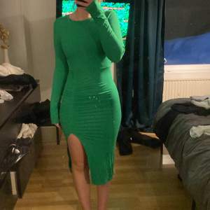 Grön klänning i väldigt bra skick🫶🫶